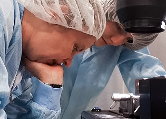Wissenschaftler des AIP und Leibniz-IPHT nutzten das STSM-Förderformat von Leibniz Gesundheitstechnologien, um sich über Technologien auszutauschen.
